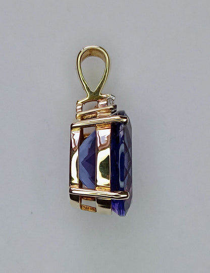 9K Colour Change Fluorite Gold Pendant